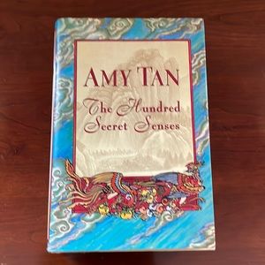 🎁 3/$15 - The Hundred Secret Senses by Amy Tan, Hardcover